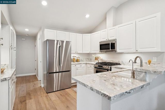 148 Alamo Sq, Alamo, CA 94507