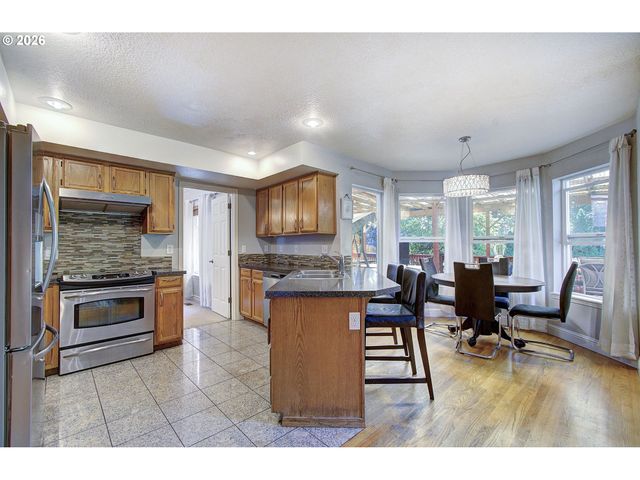 1556 Ne 27TH Ter, Gresham, OR 97030