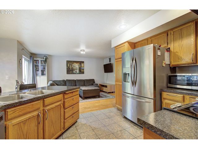 1556 Ne 27TH Ter, Gresham, OR 97030
