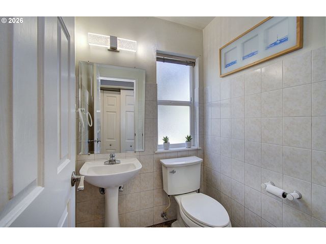 1556 Ne 27TH Ter, Gresham, OR 97030