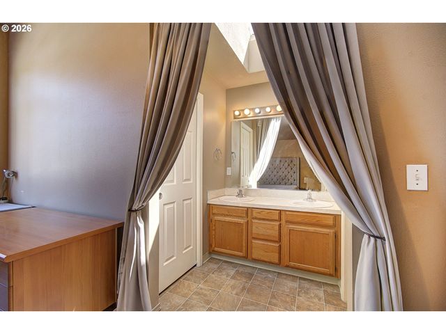 1556 Ne 27TH Ter, Gresham, OR 97030