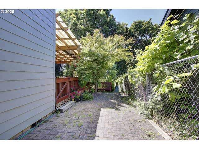 1556 Ne 27TH Ter, Gresham, OR 97030