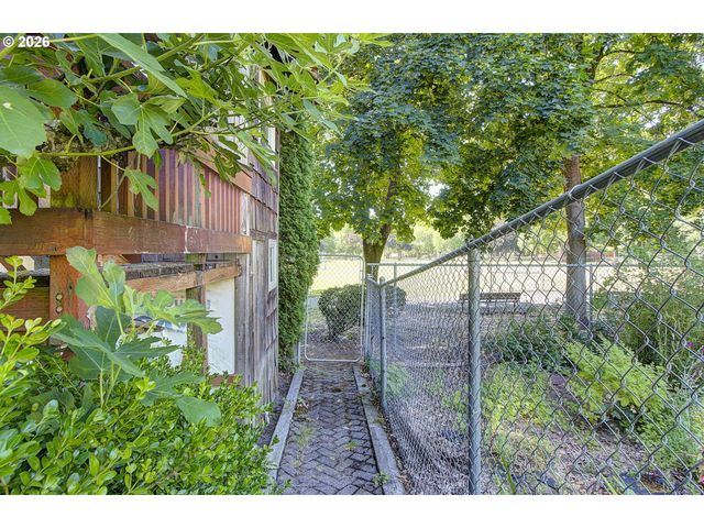 1556 Ne 27TH Ter, Gresham, OR 97030