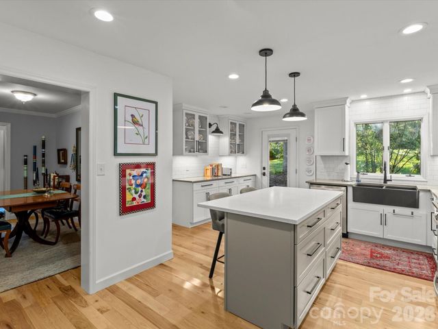 110 Aurora Drive, Asheville, NC 28805