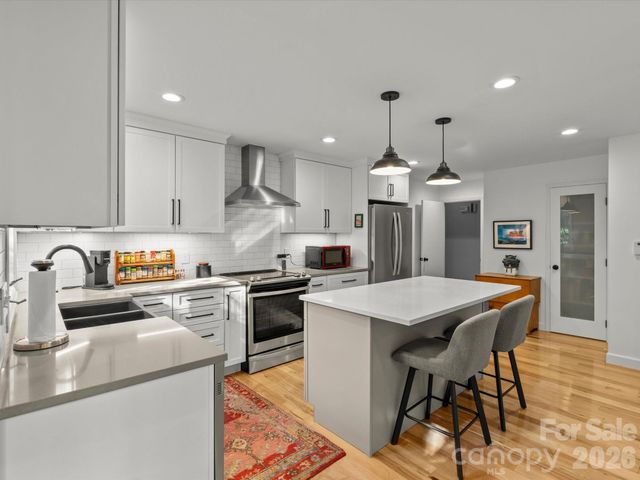 110 Aurora Drive, Asheville, NC 28805