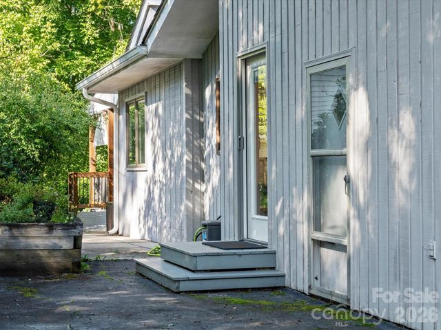 110 Aurora Drive, Asheville, NC 28805