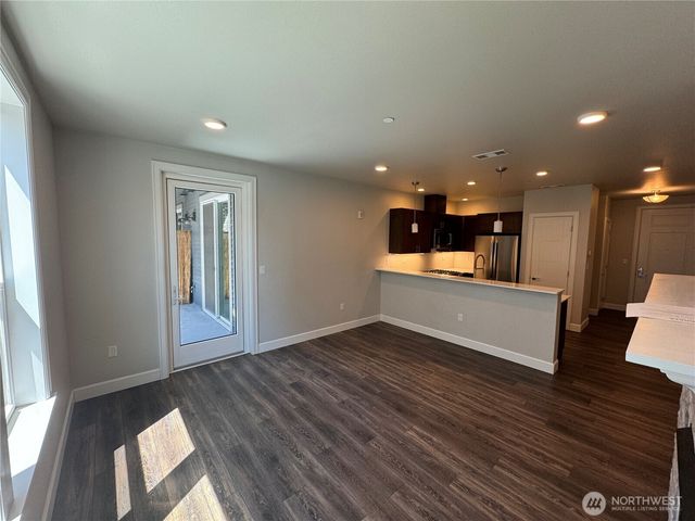 4691 Main St #416, Tacoma, WA 98407