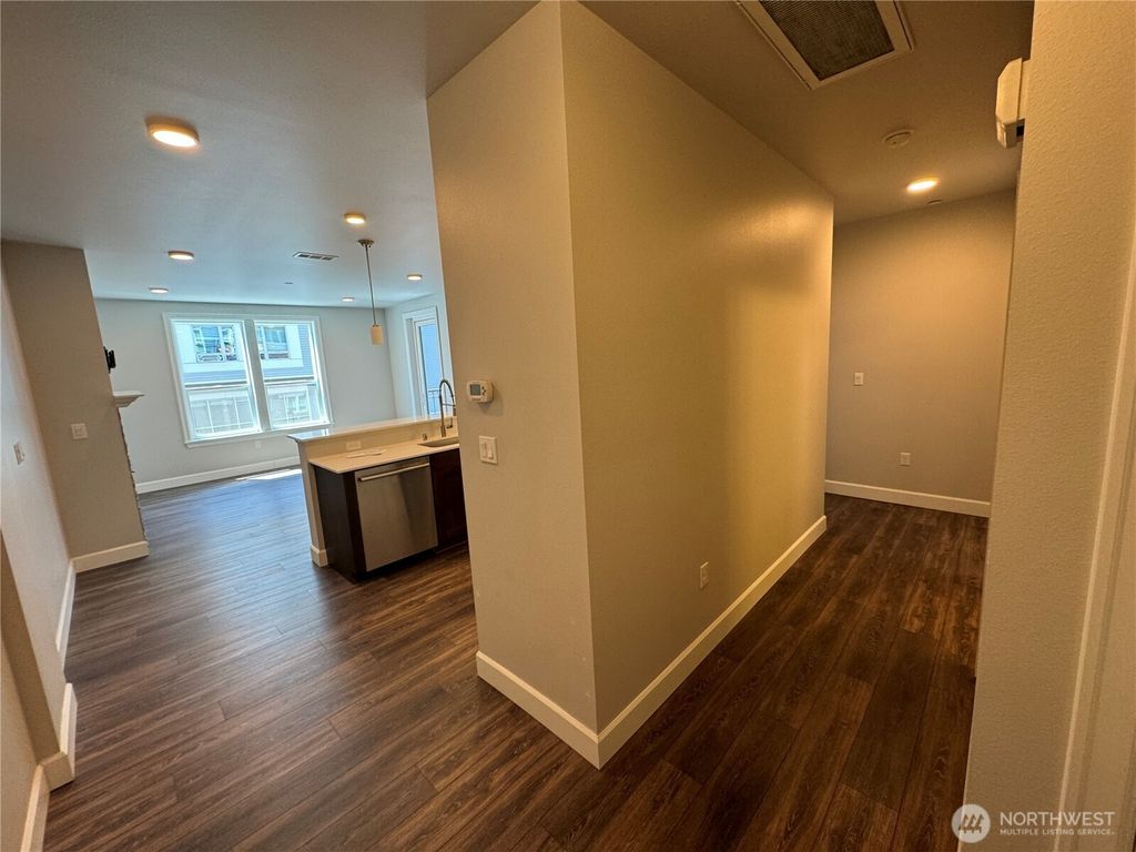 4691 Main St #416, Tacoma, WA 98407