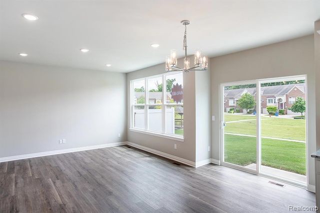 3 Grandview Cir Grandview Circle 71, White Lake, MI 48386