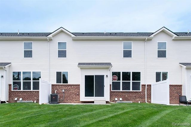 3 Grandview Cir Grandview Circle 71, White Lake, MI 48386