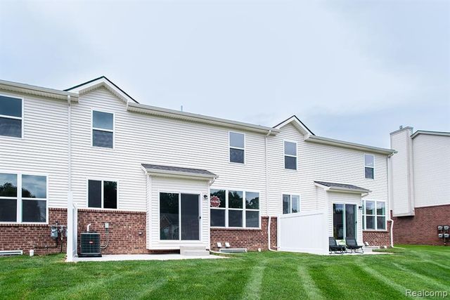 3 Grandview Cir Grandview Circle 71, White Lake, MI 48386