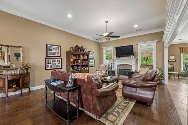 145 Airport Ct, Waverly, TN 37185