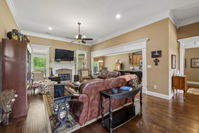145 Airport Ct, Waverly, TN 37185