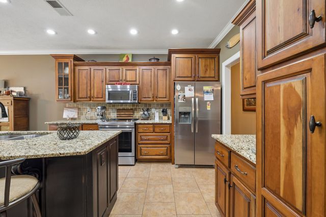145 Airport Ct, Waverly, TN 37185