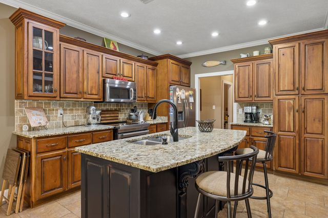 145 Airport Ct, Waverly, TN 37185