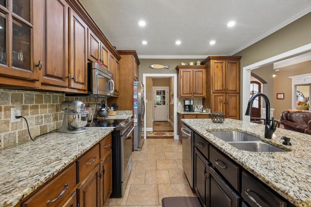 145 Airport Ct, Waverly, TN 37185