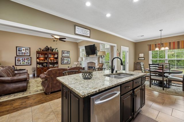 145 Airport Ct, Waverly, TN 37185