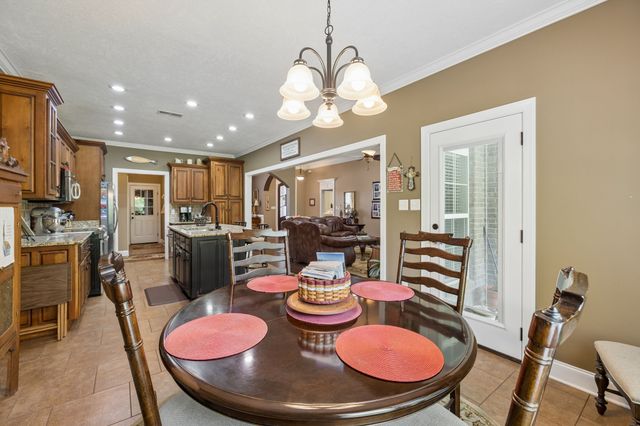 145 Airport Ct, Waverly, TN 37185