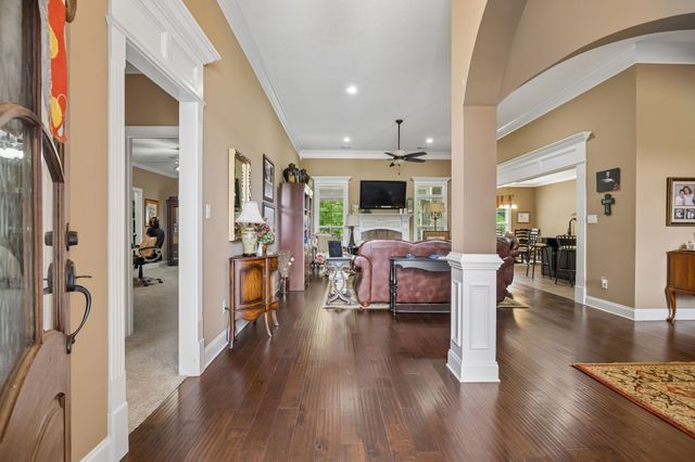 145 Airport Ct, Waverly, TN 37185
