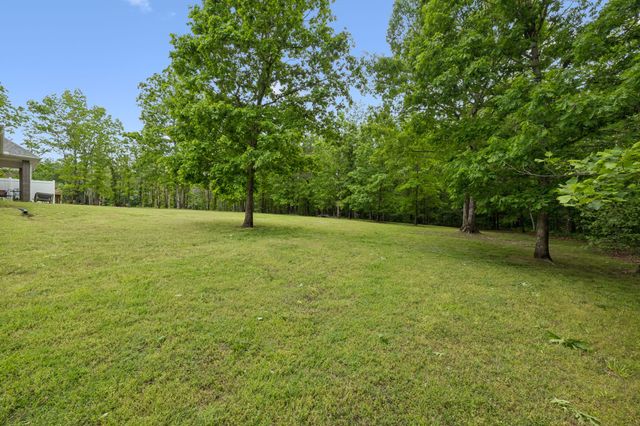 145 Airport Ct, Waverly, TN 37185
