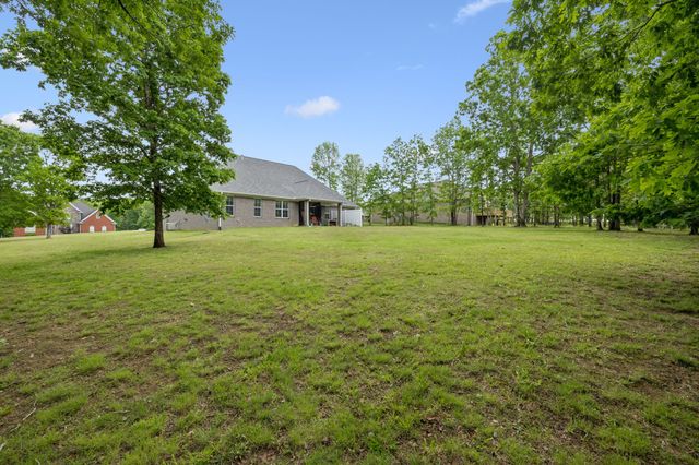 145 Airport Ct, Waverly, TN 37185