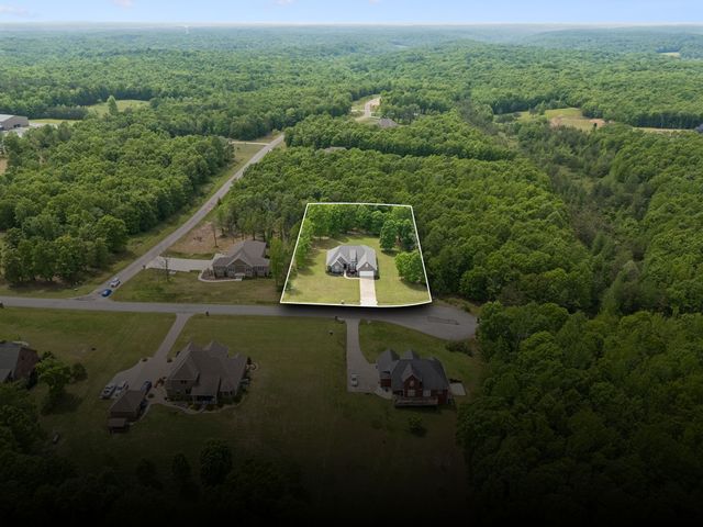 145 Airport Ct, Waverly, TN 37185