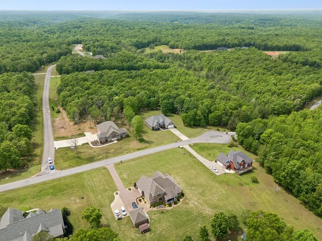 145 Airport Ct, Waverly, TN 37185