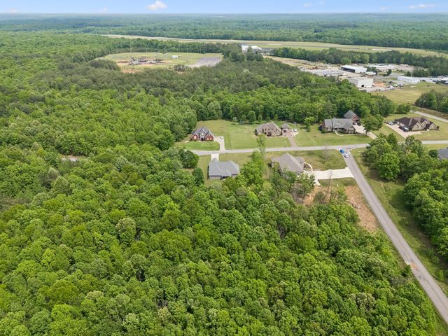 145 Airport Ct, Waverly, TN 37185