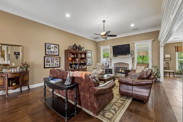 145 Airport Ct, Waverly, TN 37185