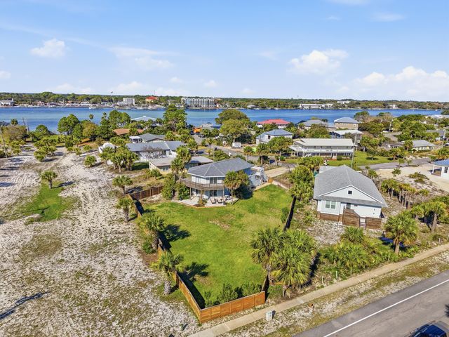 535 Dolphin Avenue, Fort Walton Beach, FL 32548