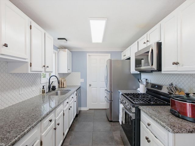 2789 Hickory Lawn Road, Rochester Hills, MI 48307