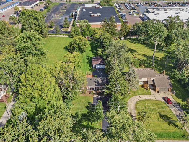 2789 Hickory Lawn Road, Rochester Hills, MI 48307