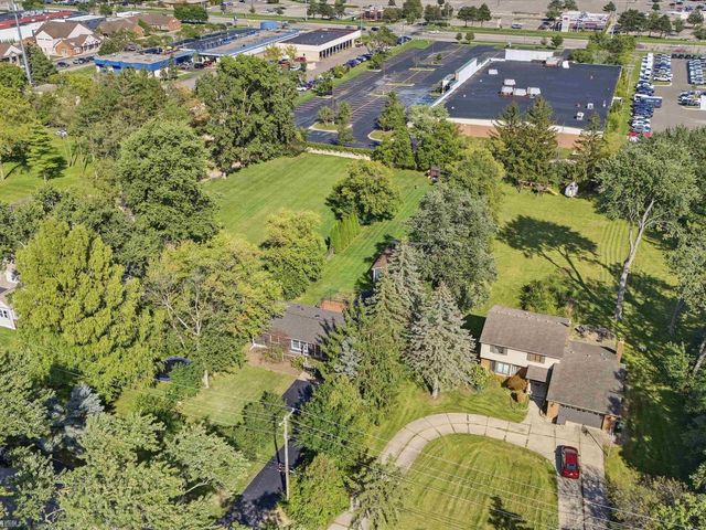 2789 Hickory Lawn Road, Rochester Hills, MI 48307