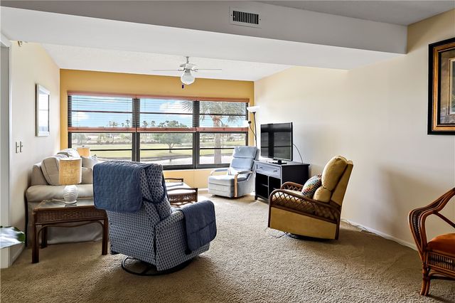 31 Plantation Drive 204, Vero Beach, FL 32966