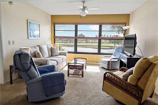 31 Plantation Drive 204, Vero Beach, FL 32966