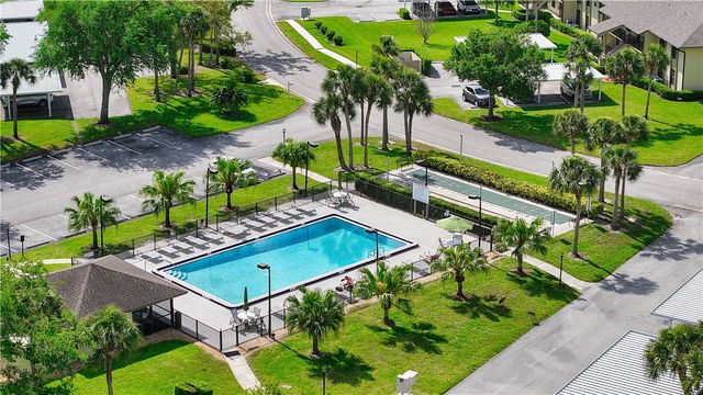 31 Plantation Drive 204, Vero Beach, FL 32966