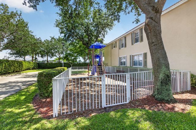 1418 W Wickham Circle B, Delray Beach, FL 33445