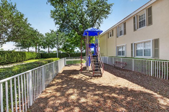 1418 W Wickham Circle B, Delray Beach, FL 33445