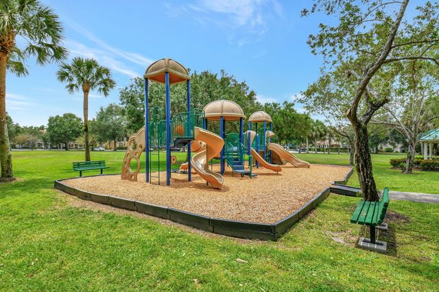 1418 W Wickham Circle B, Delray Beach, FL 33445