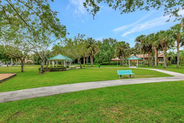 1418 W Wickham Circle B, Delray Beach, FL 33445