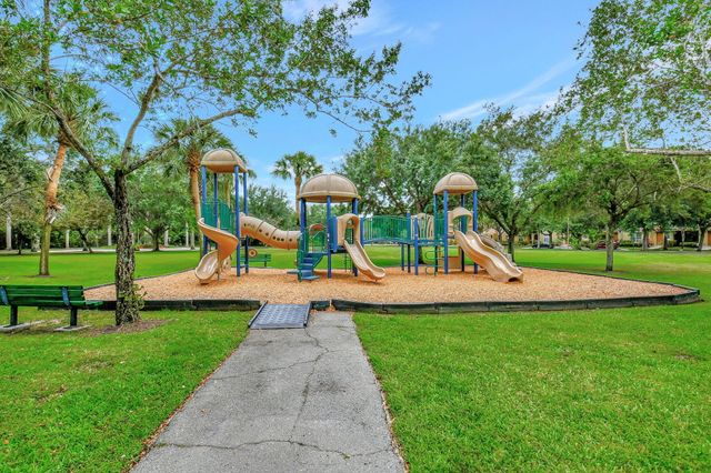 1418 W Wickham Circle B, Delray Beach, FL 33445