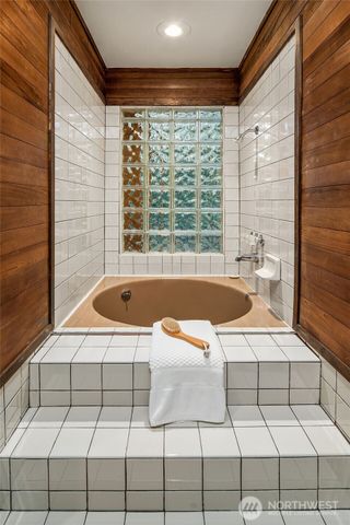 13525 NE 50th Street, Bellevue, WA 98005