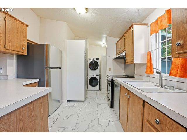 21400 Se STARK St 2, Gresham, OR 97030