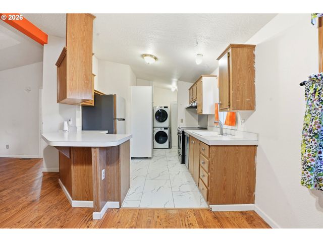 21400 Se STARK St 2, Gresham, OR 97030