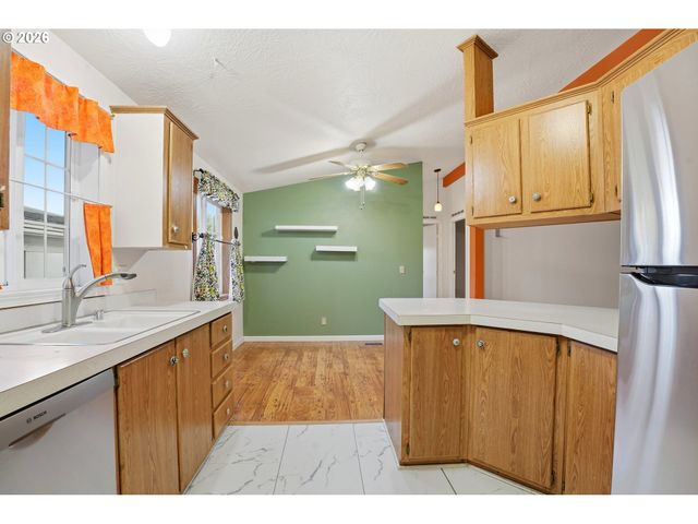 21400 Se STARK St 2, Gresham, OR 97030