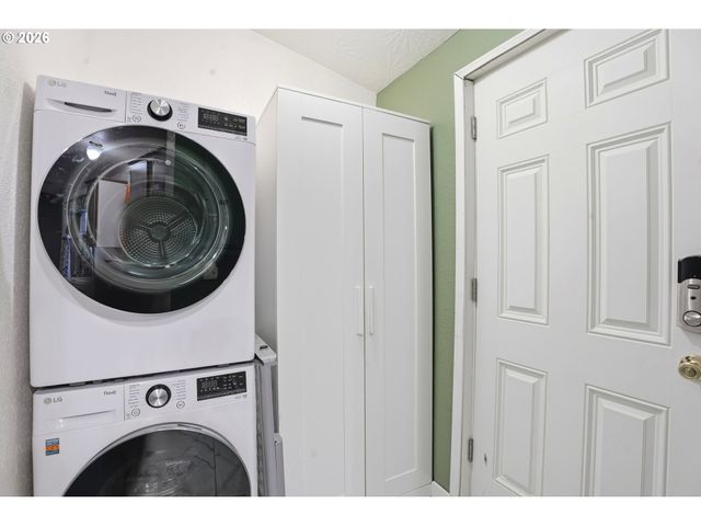 21400 Se STARK St 2, Gresham, OR 97030