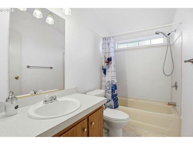 21400 Se STARK St 2, Gresham, OR 97030