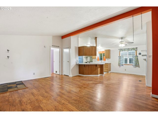 21400 Se STARK St 2, Gresham, OR 97030