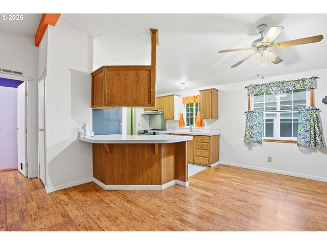 21400 Se STARK St 2, Gresham, OR 97030