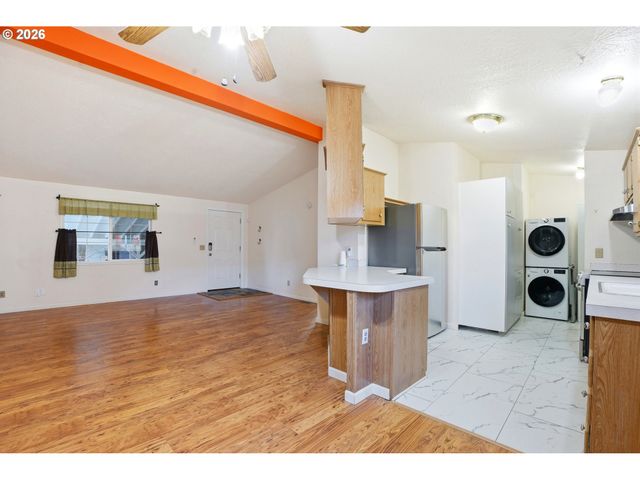 21400 Se STARK St 2, Gresham, OR 97030